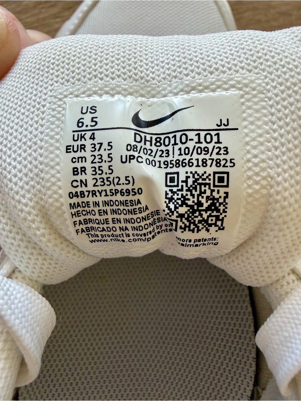 Nike Womens Air Max White & Black Sneakers Size 6.5 - Picture 2 of 4